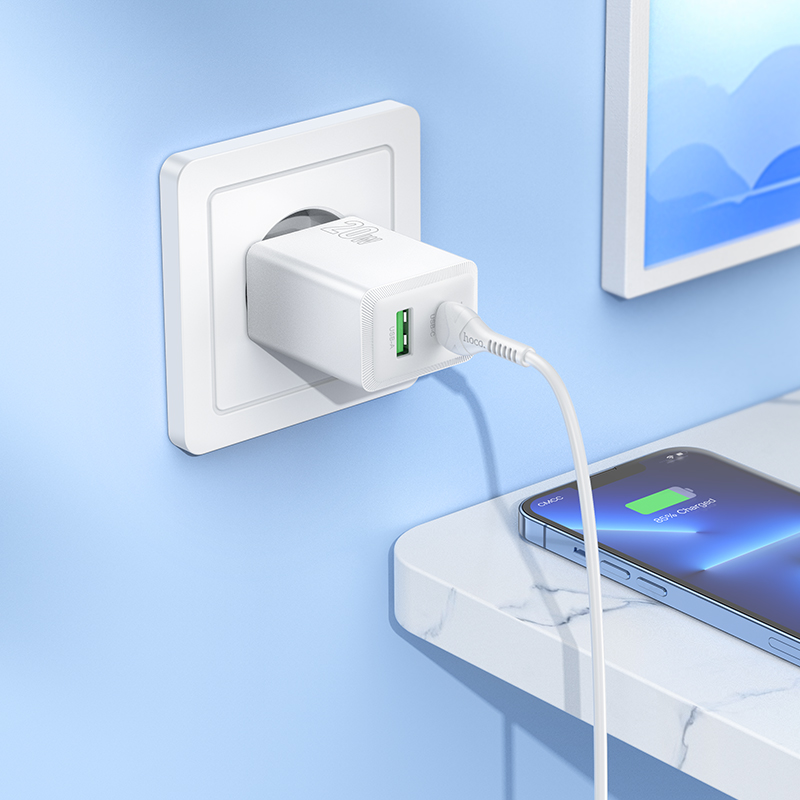 Сетевое зарядное устройство HOCO N69 Nuevo 1xUSB + 1xUSB-C с Кабелем Type-C - Lightning, 3A, 20W, белый фото