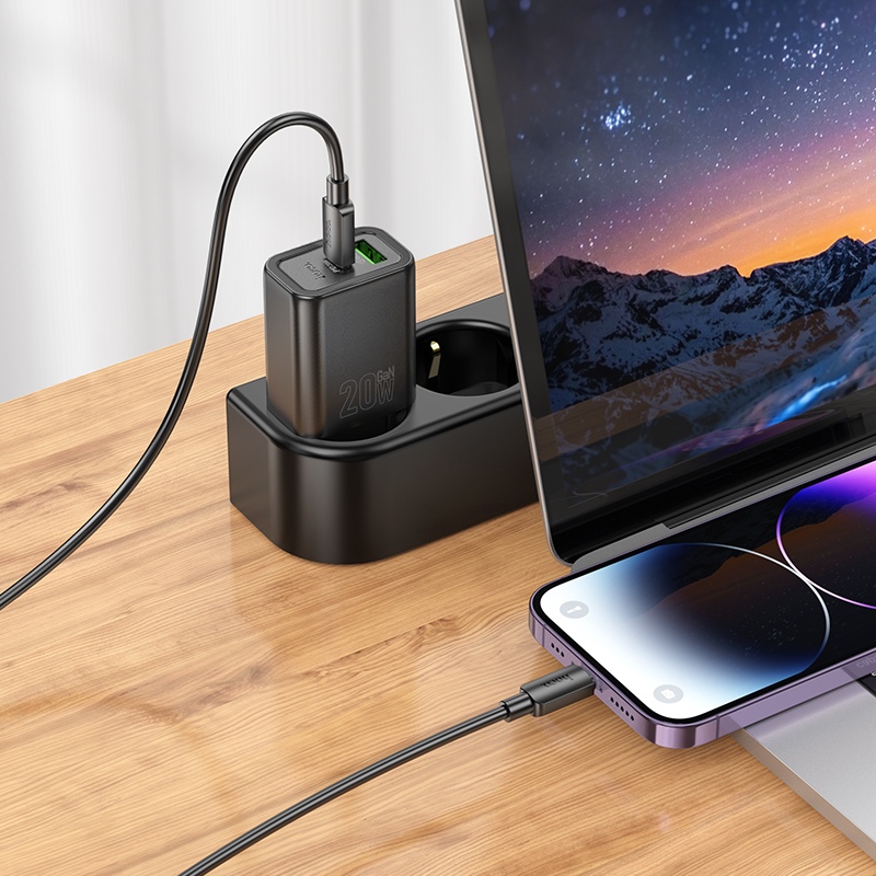 Сетевое зарядное устройство HOCO N61 Gentle 1xUSB + 1xUSB-C с Кабелем Type-C - Lightning, 3A, 20W, черный фото
