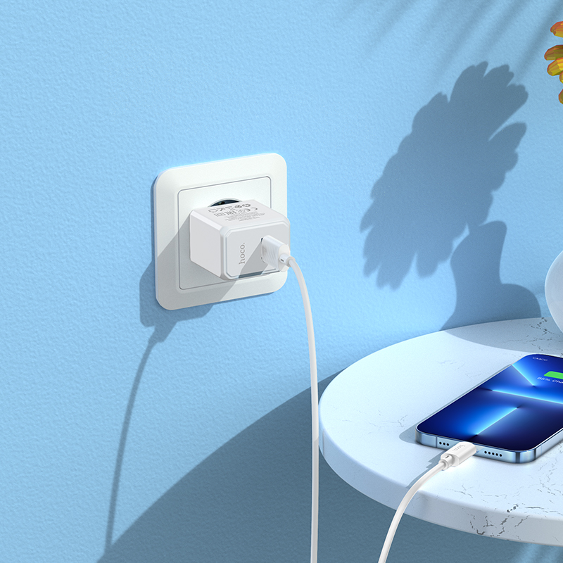 Сетевое зарядное устройство HOCO CS11A Ocean 1xUSB с Кабелем USB - Lightning, 2.1A, белый фото