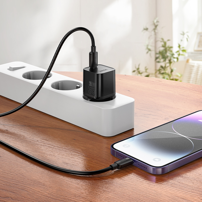 Сетевое зарядное устройство HOCO N64 Ingenious 1xUSB-C с Кабелем Type-C - Lightning, 20W, черный фото