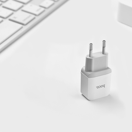Сетевое зарядное устройство HOCO C22A Little 1xUSB с Кабелем USB - Lightning, 2.4A, 10.8W, белый фото